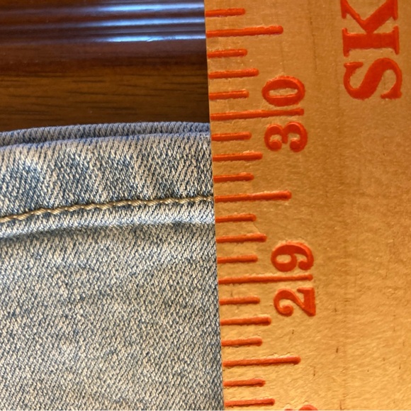 No Boundaries light wash low rise jeans size 1, great condition, no issues. - Picture 5 of 7